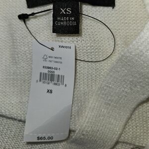 Banana Republic Women's Cream Sweater 👕